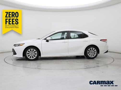 White 2018 Toyota Camry LE