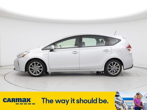 2017 Toyota Prius v Five