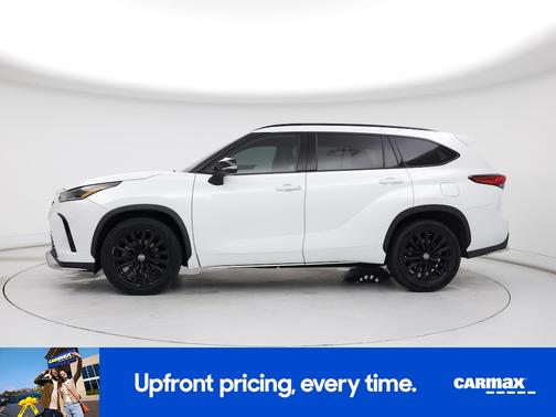 White 2023 Toyota Highlander XSE