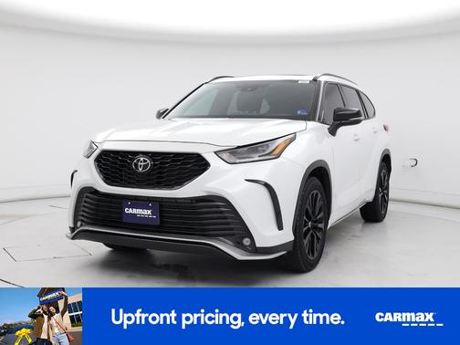 White 2023 Toyota Highlander XSE