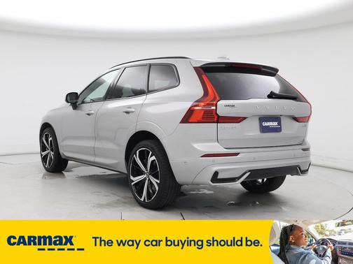 2022 Volvo XC60 B6 R-Design