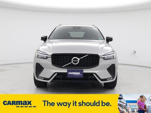 2022 Volvo XC60 B6 R-Design