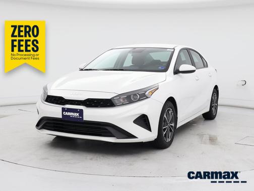 White 2023 Kia Forte LXS