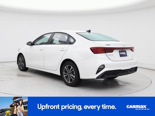 White 2023 Kia Forte LXS
