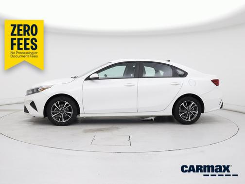 White 2023 Kia Forte LXS