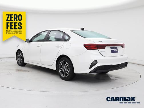 White 2023 Kia Forte LXS