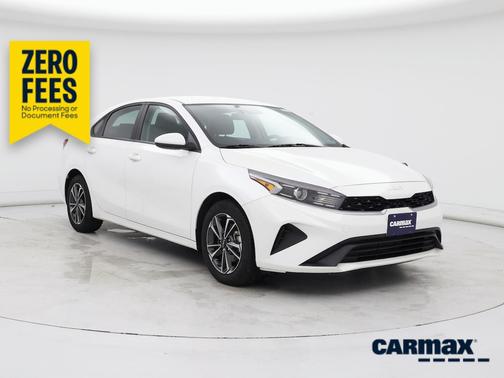 White 2023 Kia Forte LXS