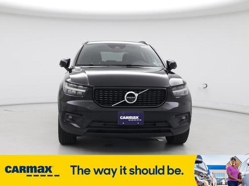 2022 Volvo XC40 T5 R-Design