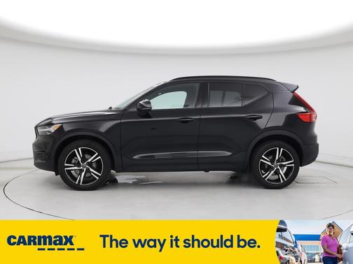 2022 Volvo XC40 T5 R-Design