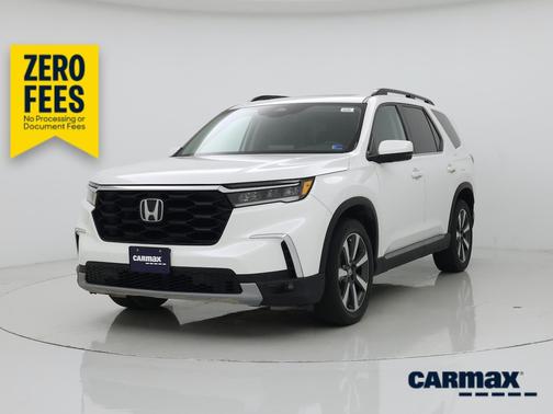 White 2023 Honda Pilot Touring