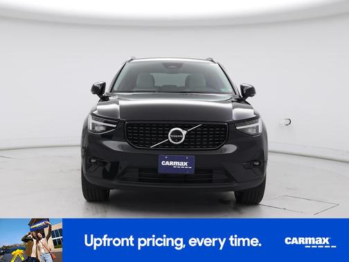 2023 Volvo XC40 B5 Ultimate Dark Theme