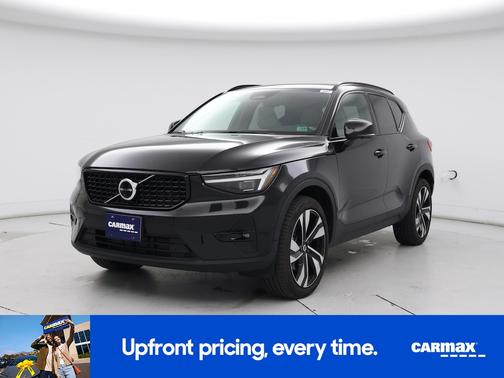 2023 Volvo XC40 B5 Ultimate Dark Theme