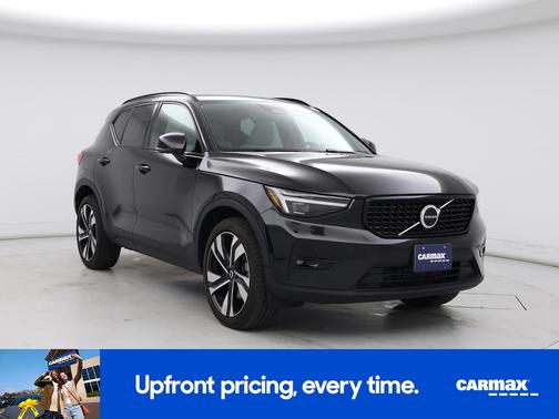 2023 Volvo XC40 B5 Ultimate Dark Theme