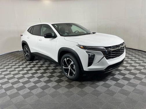 Summit White 2026 Chevrolet Trax FWD 1RS