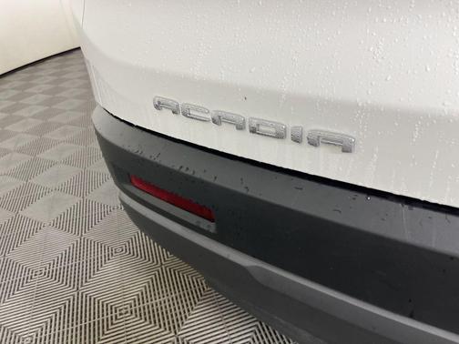 2023 GMC Acadia AWD AT4