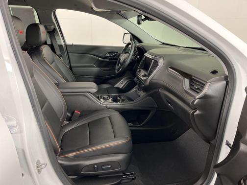 2023 GMC Acadia AWD AT4