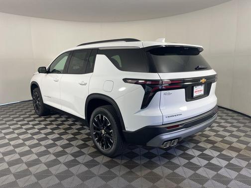 Summit White 2026 Chevrolet Traverse LT