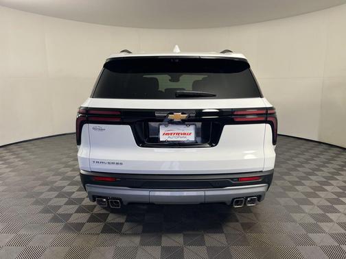 Summit White 2026 Chevrolet Traverse LT