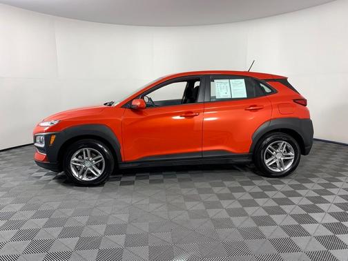 Photo 2 of 31 of 2019 Hyundai Kona SE
