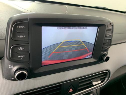 Photo 5 of 31 of 2019 Hyundai Kona SE