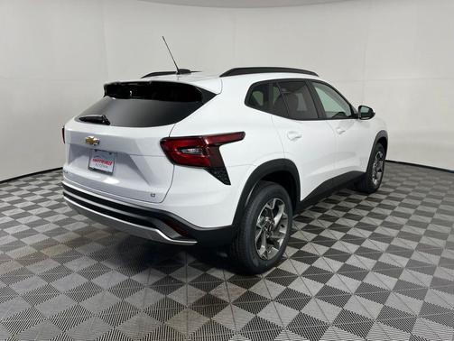 Summit White 2026 Chevrolet Trax LT