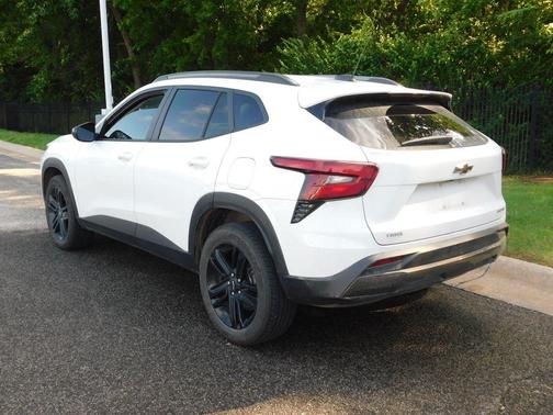 Summit White 2025 Chevrolet Trax FWD ACTIV