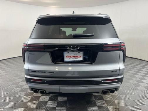 Sterling Gray Metallic 2026 Chevrolet Traverse AWD Z71