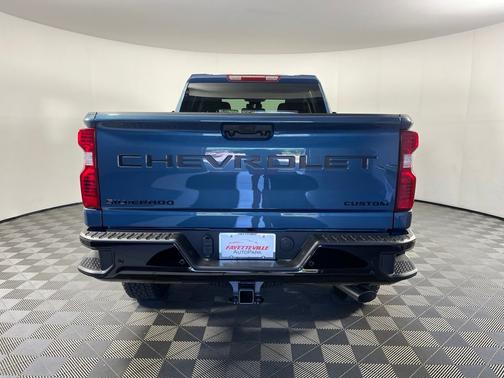 Lakeshore Blue Metallic 2026 Chevrolet Silverado 2500 Custom