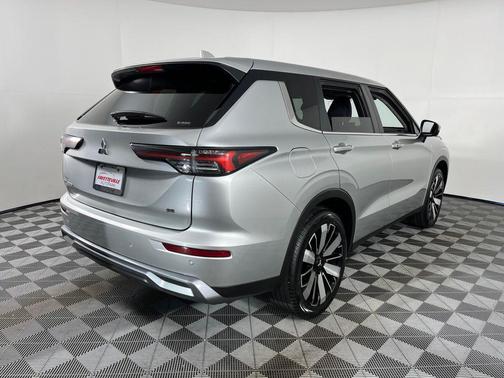 Gray 2025 Mitsubishi Outlander SE S-AWC
