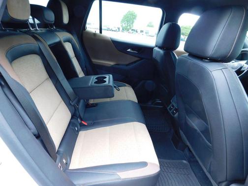 Iridescent Pearl Tricoat 2025 Chevrolet Equinox AWD ACTIV