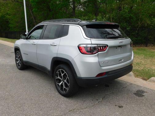 Silver Zynith Metallic Clearcoat 2025 Jeep Compass Limited