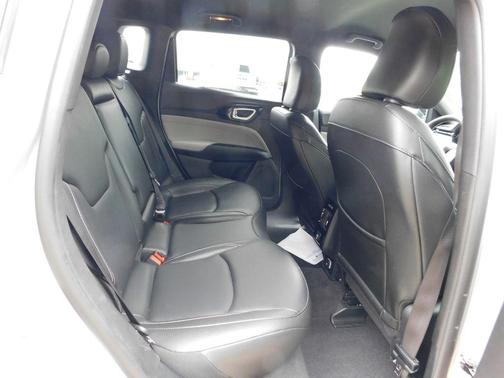 Silver Zynith Metallic Clearcoat 2025 Jeep Compass Limited