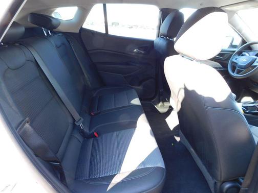 Summit White 2025 Chevrolet Trax LT