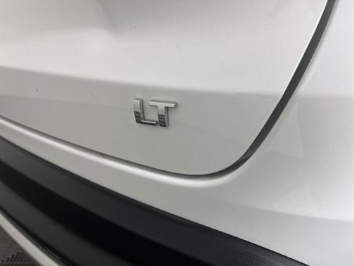 Summit White 2025 Chevrolet Trax LT