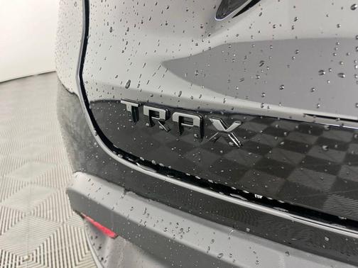 Mosaic Black Metallic 2026 Chevrolet Trax FWD 1RS