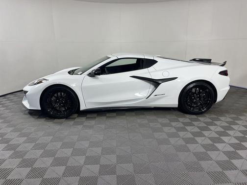 Arctic White 2026 Chevrolet Corvette Z06