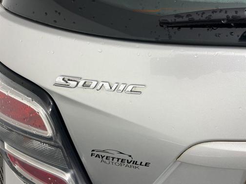 Silver Ice Metallic 2017 Chevrolet Sonic LT