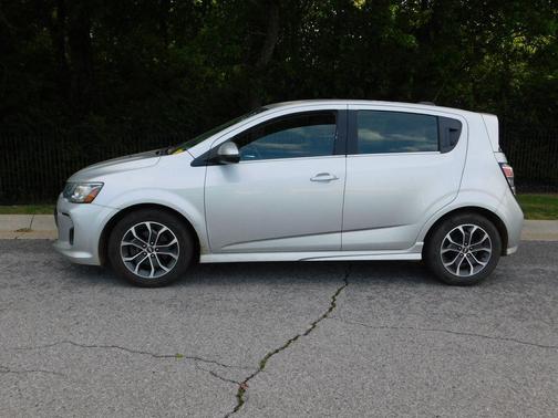 Silver Ice Metallic 2017 Chevrolet Sonic LT