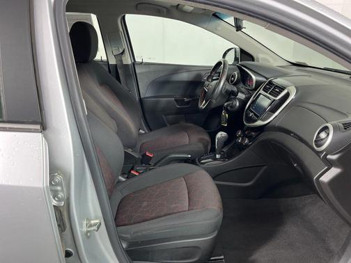 Silver Ice Metallic 2017 Chevrolet Sonic LT
