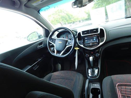 Silver Ice Metallic 2017 Chevrolet Sonic LT