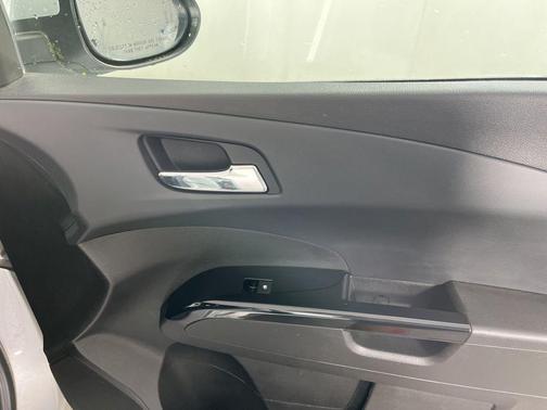 Silver Ice Metallic 2017 Chevrolet Sonic LT