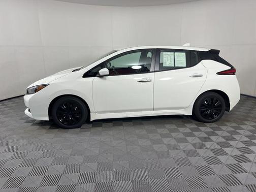 2022 Nissan Leaf S 40 kWh