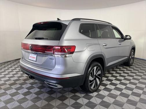 2024 Volkswagen Atlas 2.0T SE w/Technology 4MOTION