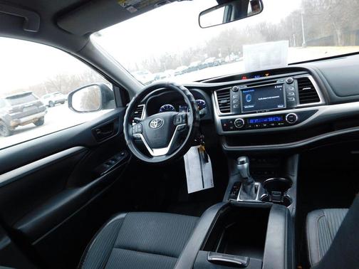 2017 Toyota Highlander LE Plus