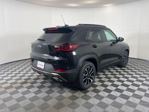 Mosaic Black Metallic 2026 Chevrolet Trailblazer ACTIV
