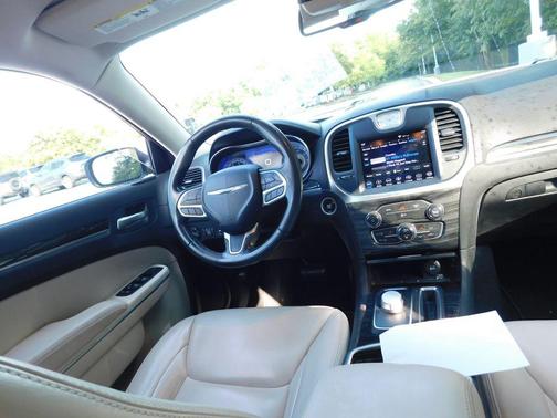 2019 Chrysler 300 Touring