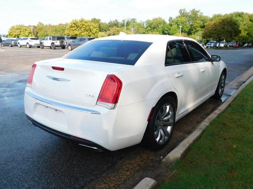 2019 Chrysler 300 Touring