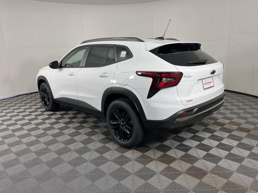 Summit White 2026 Chevrolet Trax FWD ACTIV