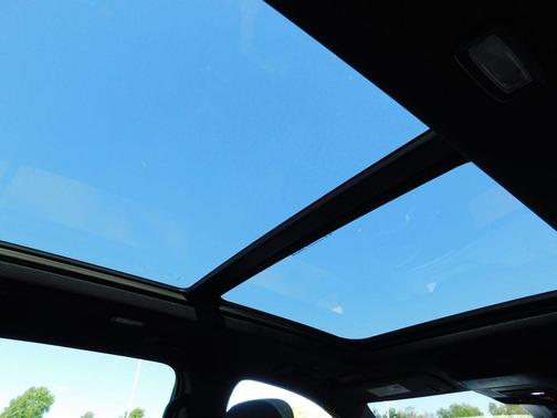 Mosaic Black Metallic 2024 Chevrolet Traverse AWD Z71