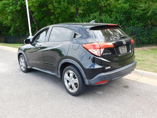 Crystal Black Pearl 2016 Honda HR-V LX